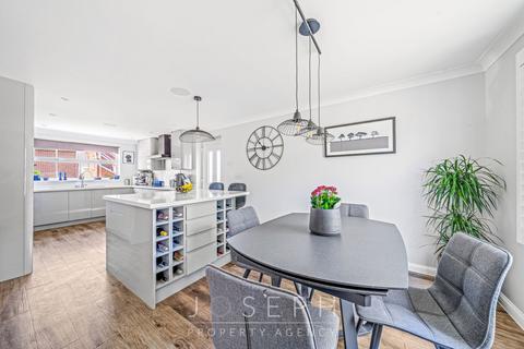 5 bedroom detached house for sale, Green Oak Glade, Pinewood, IP8