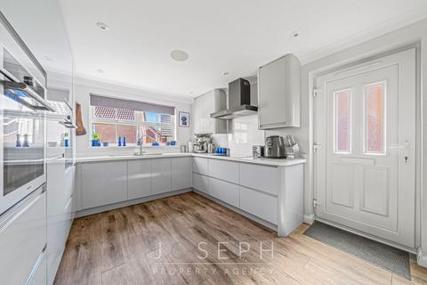 5 bedroom detached house for sale, Green Oak Glade, Pinewood, IP8
