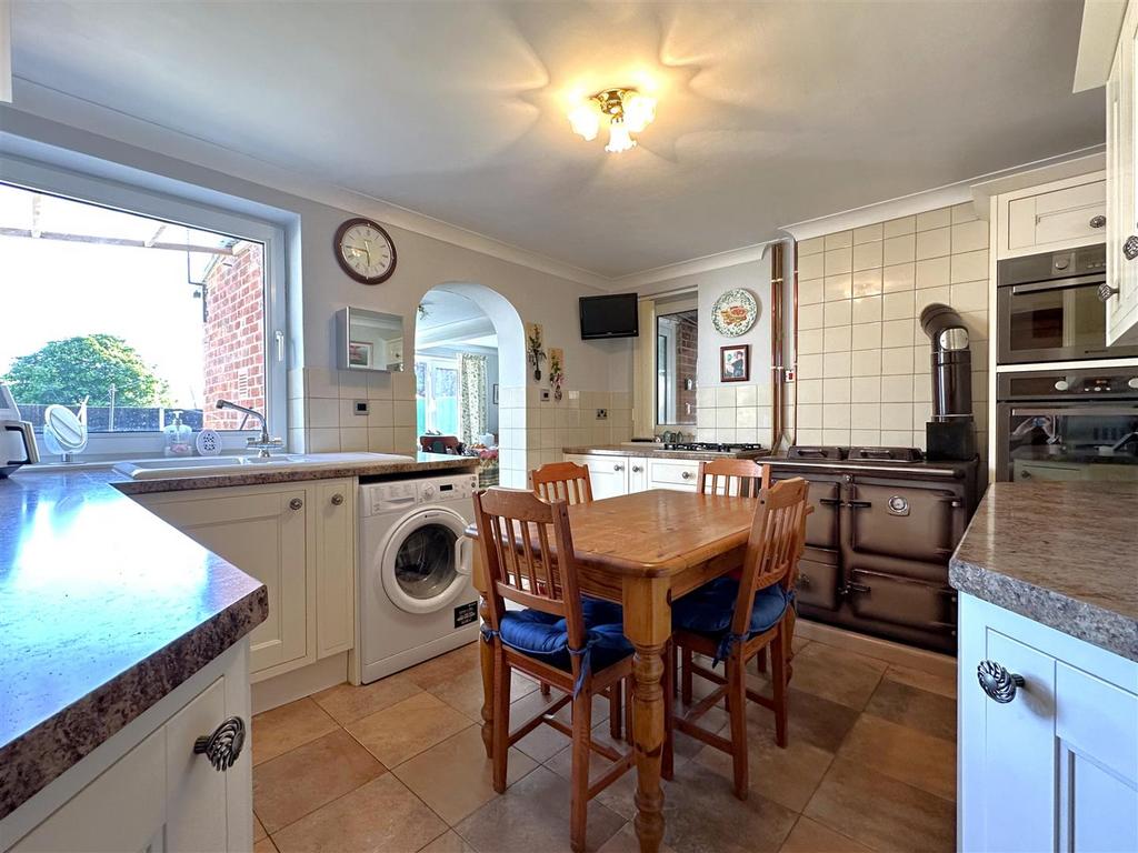 Well-Appointed Kitchen 573