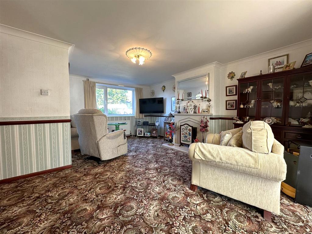 Generous Living Room 591