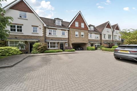 6 Gatcombe Crescent, Ascot, SL5 7HA