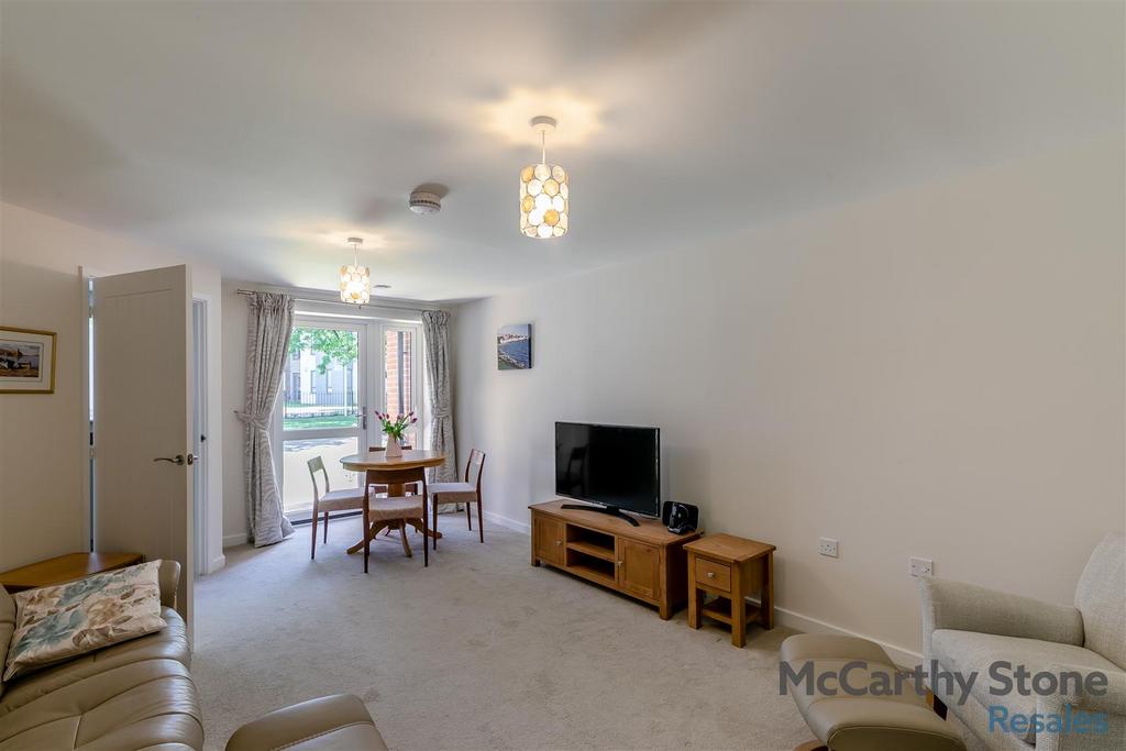 8645689-interior04.jpg