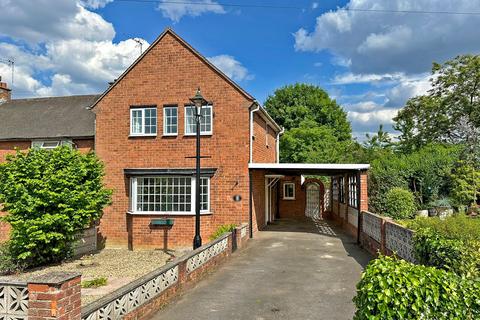 8 Bull Meadow Lane, Wombourne, Wolverhampton, WV5 9DF