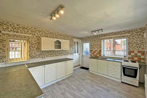 8 Bull Meadow Lane, Wombourne, Wolverhampton, WV5 9DF