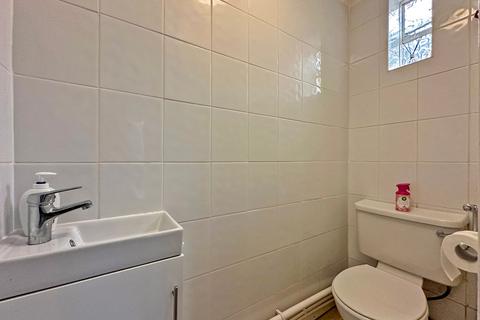 8 Bull Meadow Lane, Wombourne, Wolverhampton, WV5 9DF