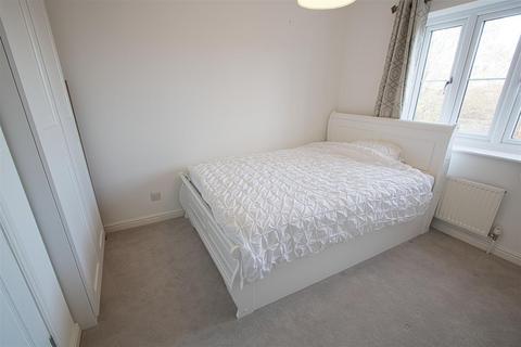 3 bedroom semi-detached house for sale, Wraysbury Drive, Basildon SS15