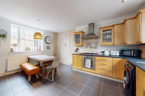 2 bedroom flat for sale, High Street, St Martins
