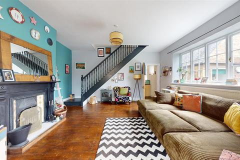 2 bedroom flat for sale, High Street, St Martins