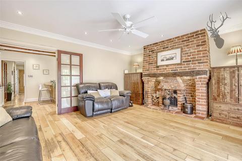 3 bedroom house for sale, Sewardstone Road, Waltham Abbey E4