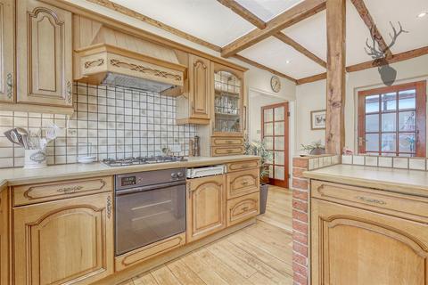 3 bedroom house for sale, Sewardstone Road, Waltham Abbey E4