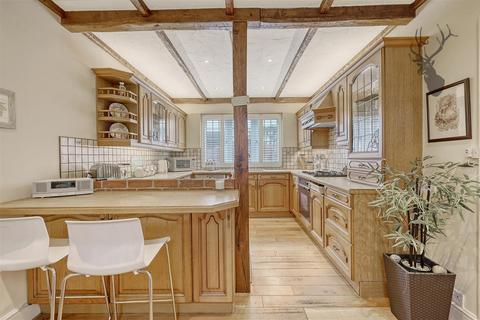 3 bedroom house for sale, Sewardstone Road, Waltham Abbey E4