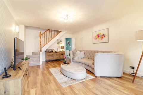 2 bedroom semi-detached house for sale, Hathersage Road, Hull