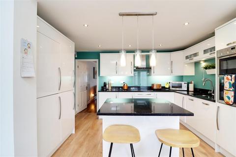 2 bedroom semi-detached house for sale, Hathersage Road, Hull