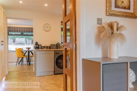 9 Cranleigh Close, Oldham, OL4 2HZ