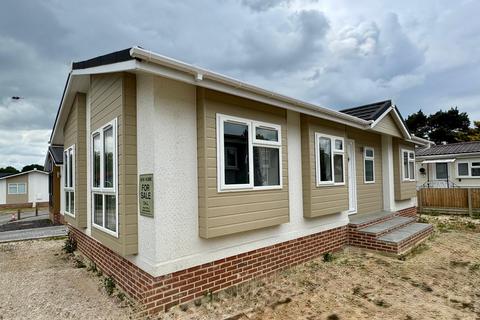 2 bedroom park home for sale, Edenbridge, Kent, TN8