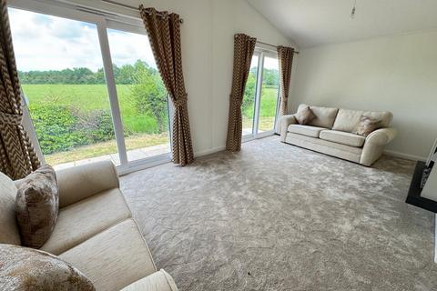 2 bedroom park home for sale, Edenbridge, Kent, TN8