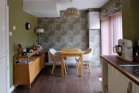 3 bedroom townhouse for sale, 19 Rushton Grove, Moorside, Oldham OL4 2QF