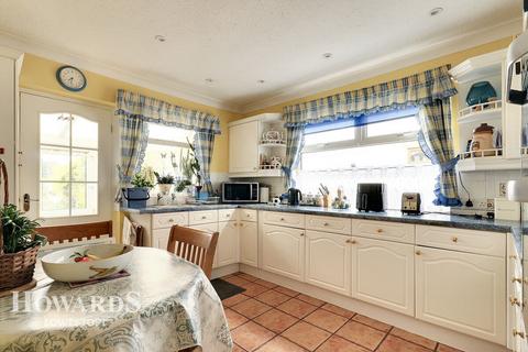 310 Beccles Road, Carlton Colville, Lowestoft, NR33 8HW