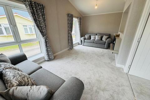 2 bedroom park home for sale, Edenbridge, Kent, TN8