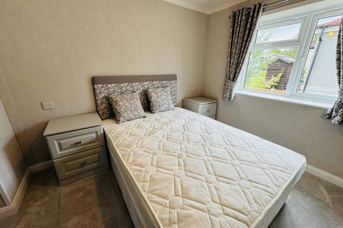 2 bedroom park home for sale, Edenbridge, Kent, TN8