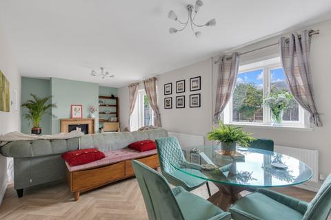 32 Athelstane Crescent, Edenthorpe, Doncaster, DN3 2NG