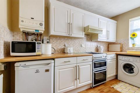 2 bedroom flat for sale, Church Hill, Newhaven