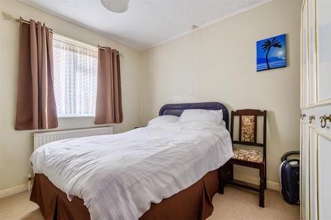 2 bedroom flat for sale, Church Hill, Newhaven