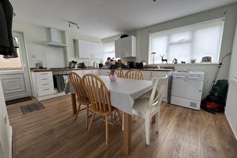 3 bedroom detached house for sale, Windrush, Highworth SN6