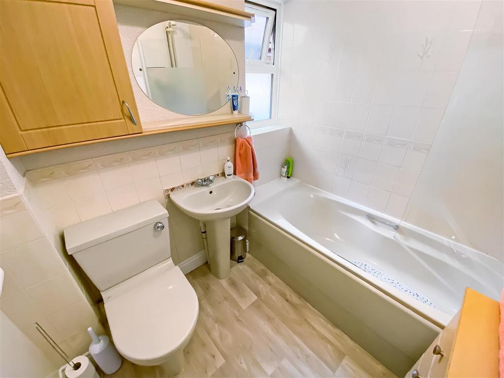 Family Bathroom/WC