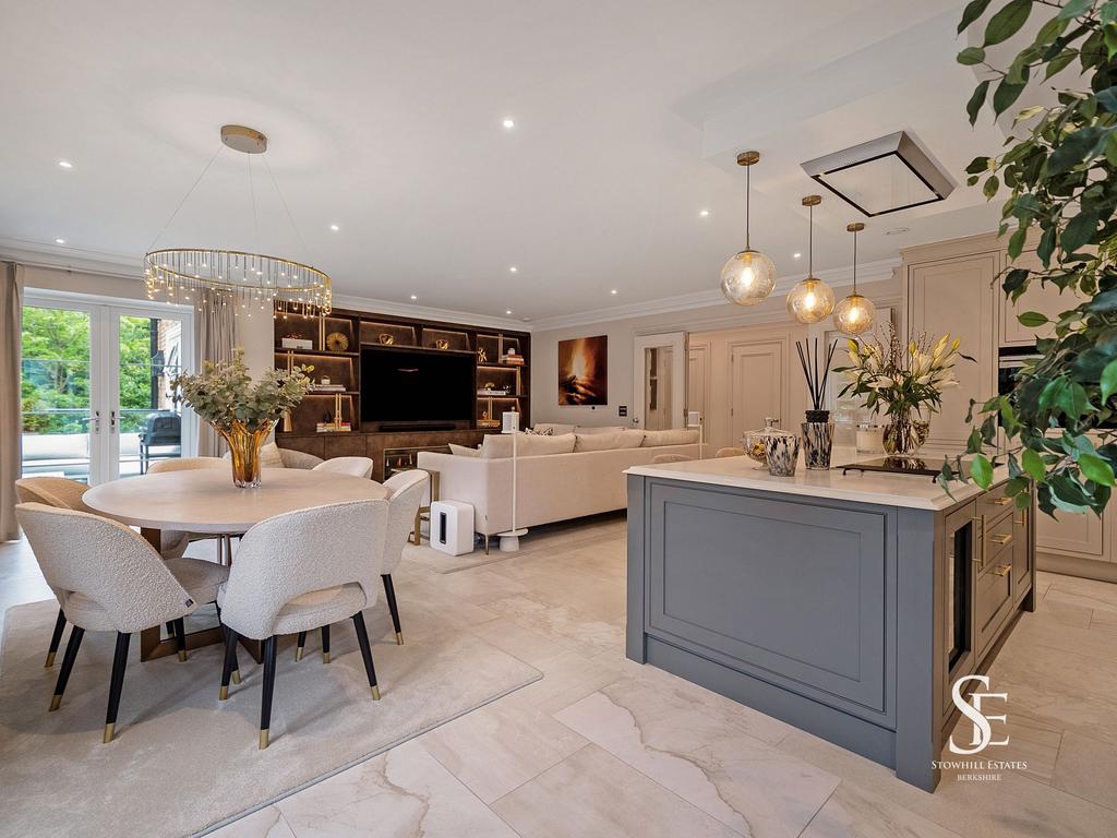Open-plan kitchen / dining / living area