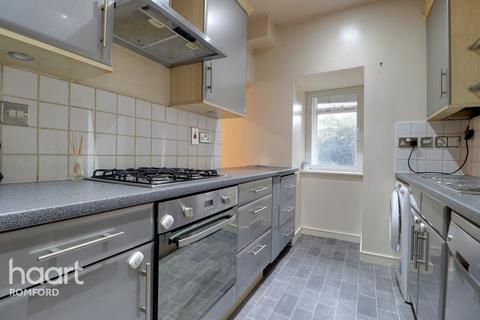 2 bedroom apartment to rent, High Street, ROMFORD