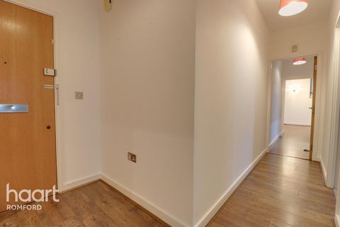 2 bedroom apartment to rent, High Street, ROMFORD