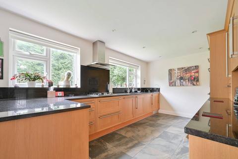 38 Little Potters, Bushey, WD23 4QT