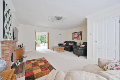 38 Little Potters, Bushey, WD23 4QT
