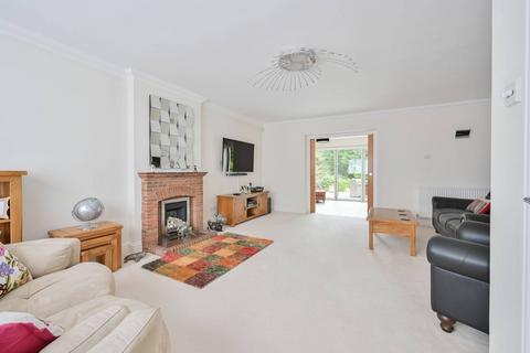38 Little Potters, Bushey, WD23 4QT
