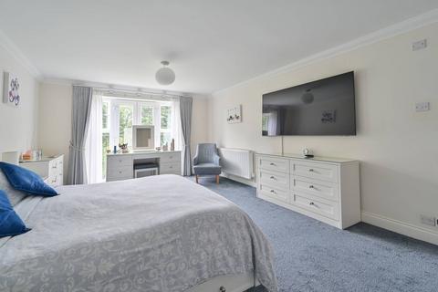 38 Little Potters, Bushey, WD23 4QT