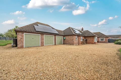 5 bedroom detached bungalow for sale, Property with Annex and Triple Garage - Ingoldsby, Grantham