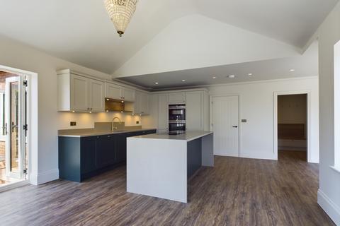 3 bedroom detached house to rent, Appleyard Close, Whitchurch, Aylesbury, Buckinghamshire, HP22 4FX