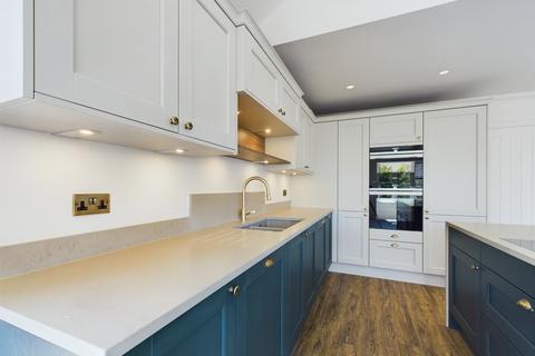3 bedroom detached house to rent, Appleyard Close, Whitchurch, Aylesbury, Buckinghamshire, HP22 4FX
