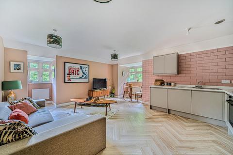 2 bedroom flat for sale, Highcroft Road, Winchester, Hampshire, SO22