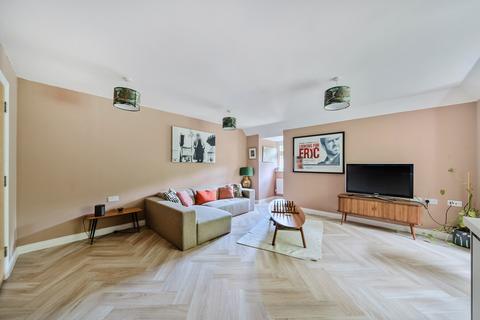 2 bedroom flat for sale, Highcroft Road, Winchester, Hampshire, SO22