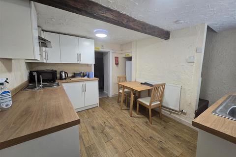 2 bedroom terraced house to rent, Manchester Road, Ashton-Under-Lyne OL5