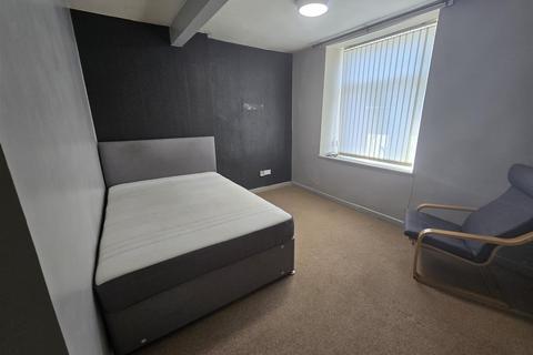 2 bedroom terraced house to rent, Manchester Road, Ashton-Under-Lyne OL5