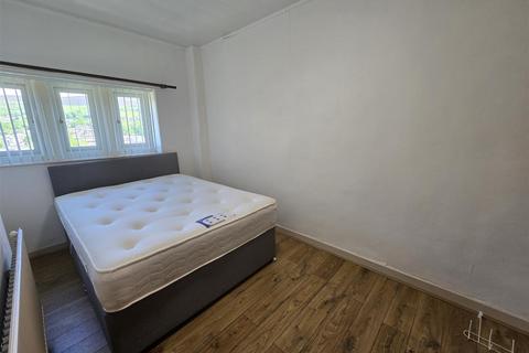 2 bedroom terraced house to rent, Manchester Road, Ashton-Under-Lyne OL5