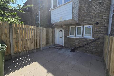 2 bedroom terraced house to rent, Manchester Road, Ashton-Under-Lyne OL5