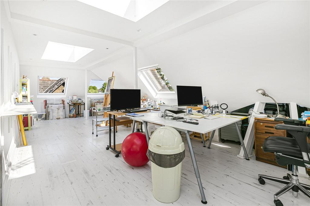 Bedroom/Attic/Room