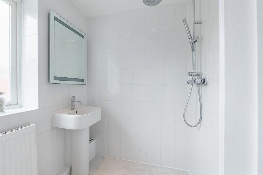 SHOWER ROOM-2.jpg