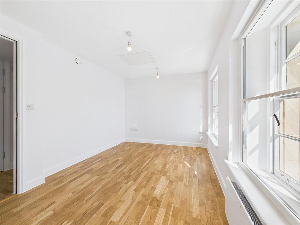 CAM04360 G0-PR0042-STILL030.jpg