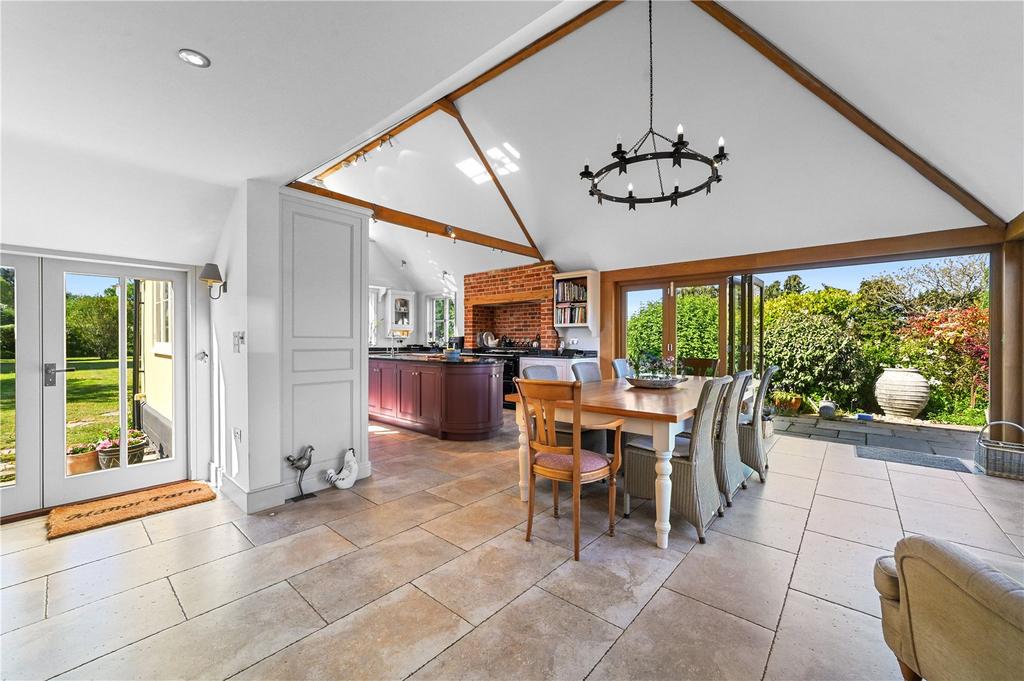 Kitchen/Dining