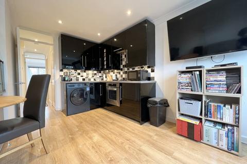 1 bedroom flat to rent, Osborne Court, 79 Osborne Road, Farnborough, GU14